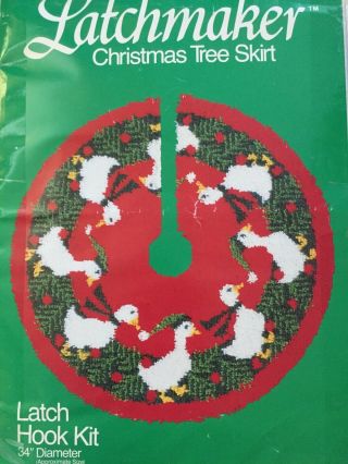 Christmas Geese Vintage Latch Hook Rug Kit - 34 " Round - With Printed Canvas