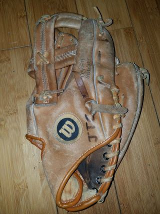 Vintage Looking Wilson Baseball Glove Leather A2600 Grip - Tite Field Master Rht