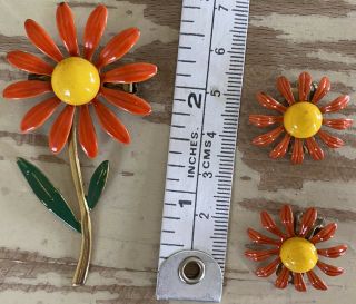 Vtg Orange W/ Yellow Daisy Flower Enamel Pin & Clip - On Earrings Set Retro Hippie