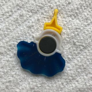 Vintage Plastic Clown Fridge Magnet Pointy Yellow Hat Blue Ruff Collar 2