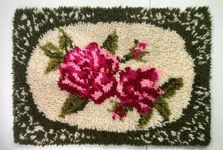 Vintage Flower Latch Hook Wall Rug With Unfinished Edge Homemade Craft 26” X 18”