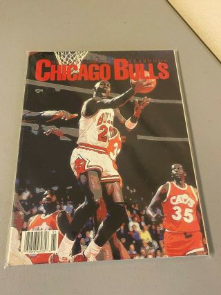 Chicago Bulls Official Yearbook 1989 - 90 Michael Jordan On Cover