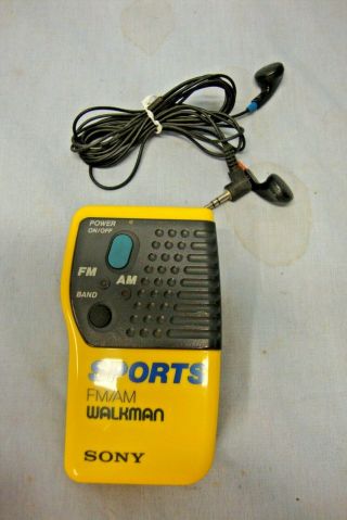 Vintage Sony Sports Fm/am Walkman Transistor Radio Model Srf - 8 W/belt Cli
