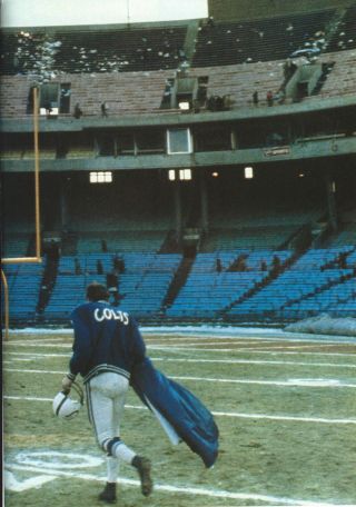 Baltimore Colt Great Johnny Unitas 19 Leaves Field For The Last Time 1970