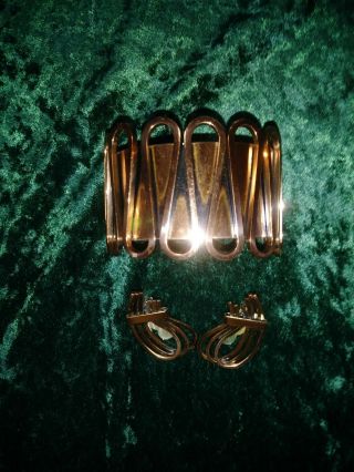 Marked Renoir vintage modernist copper cuff bracelet & clip on earrings.  50 ' s. 2