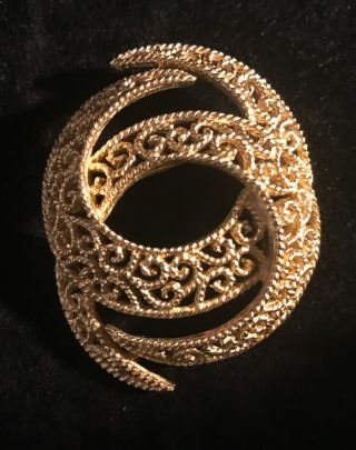 Trifari Crown Vintage Gold Tone Filigree Brooch Pin