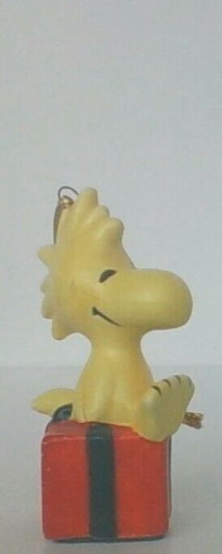 Vintage Peanuts Snoopy Woodstock Present Ceramic Christmas Ornament Near