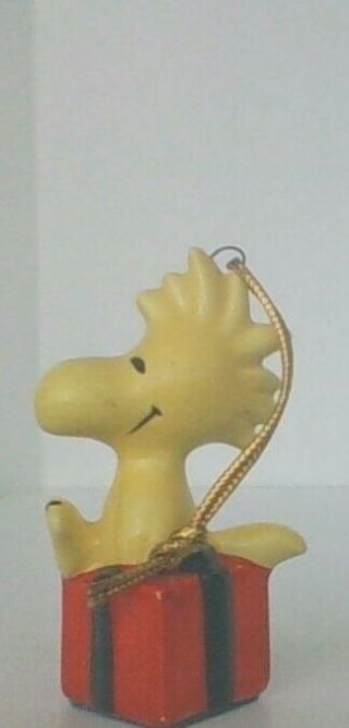 Vintage Peanuts Snoopy Woodstock Present Ceramic Christmas Ornament Near 3