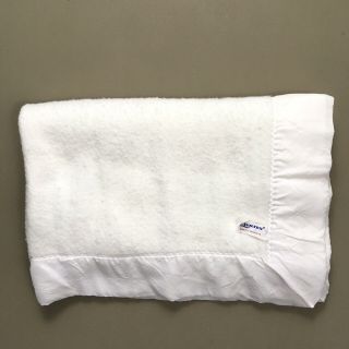 Vintage Quiltex White Baby Blanket Soft & Fuzzy Nylon Satin Edge In Artco Bag