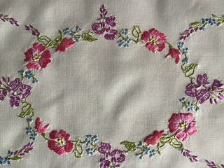 Gorgeous Vintage Hand Embroidered Tray Cloth Lovely Trailing Floral Display.
