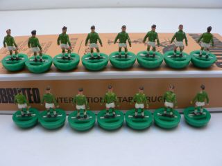 Subbuteo vintage boxed Rugby team Ireland / South Africa Ref 4 plenty of Pics. 2