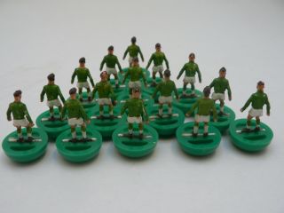 Subbuteo vintage boxed Rugby team Ireland / South Africa Ref 4 plenty of Pics. 3