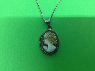 Ladies Vintage Solid 925 Silver Cameo Necklace & Chain Pendant