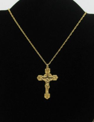 Vintage Gold Tone Crucifix Pendant Necklace - Chain 16 Inch / 40.  6 Cm