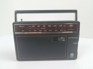 Vintage Ge General Electric Fm/am Portable Radio 7 - 26600 Ac & Battery Powered