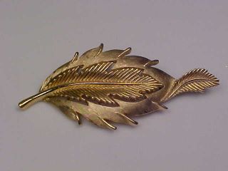 Vintage Signed Crown Trifari Goldtone Leaf Brooch