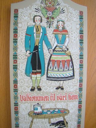 Berggren Swedish vintage Sweden folk art couple Valkommen wooden bread board 2
