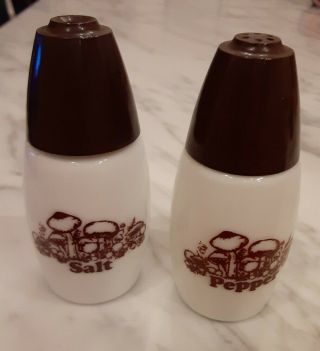 Vintage Westinghouse Gemco Milk Glass Salt/pepper Shakers Brown Mushrooms