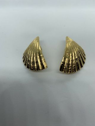 Trifari Vintage Brushed Gold Tone Sea Shell Shape Clip On Earrings