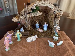 Vintage 1981 Sears Musical & Lighted Nativity Wooden Stable Manger W/12 Figures