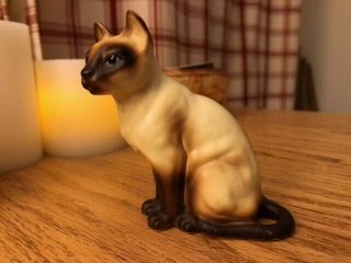Vintage Siamese Cat Porcelain Statue Figurine 3.  5 Inches Tall