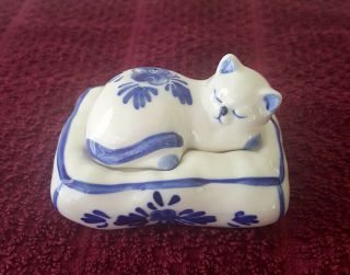 Vintage Sleeping Cat On Pillow Salt And Pepper Shakers