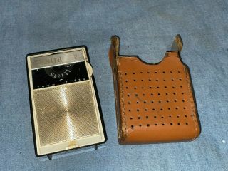Vintage Zenith Royal Fifty Pocket Transistor Am Radio With Case