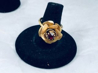 Vtg.  Sarah Coventry Ruby Red Rhinestone Gold Tone Flower Ring