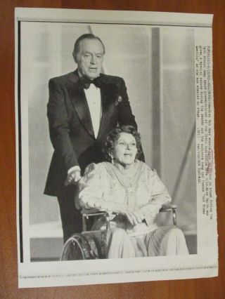 Vtg Ap Wire Press Photo Bob Hope & Kate Smith At The 34th Emmy Awards 9/19/82