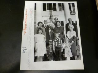 Vintage Glossy Press Photo White Family Front Treadway In Wellesley Ma 9/17/1985