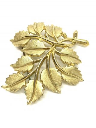 Vintage Crown Trifari Gold Tone Leaves Leaf Pin Brooch