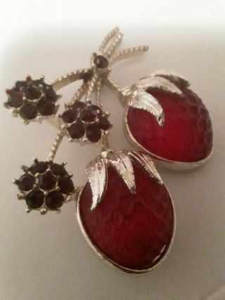 Vintage Gold Tone Sarah Coventry " Strawberry " Brooch Pin With Red Rhinestones