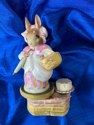 Beatrix Potter Mother Rabbit Vintage Music Box 5 1/2 " High X 3 1/2 " Wide
