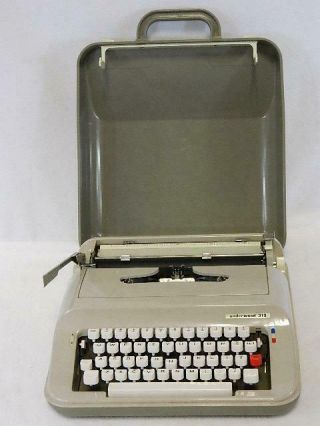 Underwood 319 Portable Typewriter Vintage 70 