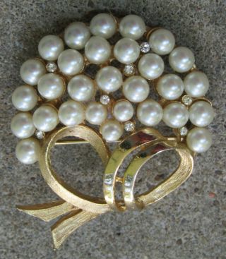 Vtg Signed Pell Brooch Gold Tone Metal W/ Faux Pearls & Tiny Clear Rhinestones
