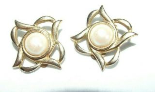 Vintage 70/80s Clip - On Earrings Gold Tone - Faux Pearl Large Modernist Mod