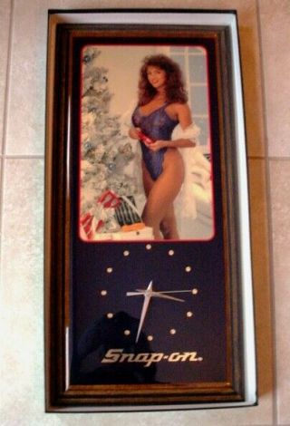 Vintage Christmas Snap - On Tools Wall Clock 1980’s