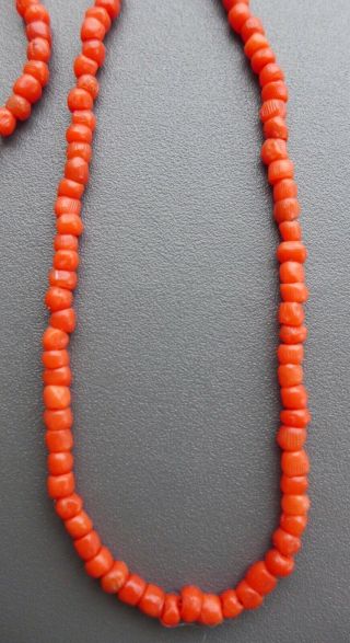 Lovely Vintage Real Carved Small Coral Bead Necklace 8g