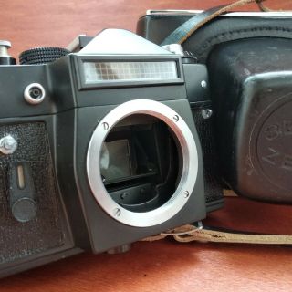 ZENIT - 11 35mm film SLR Soviet Russian vintage camera,  KMZ 1983 Only Body. 3
