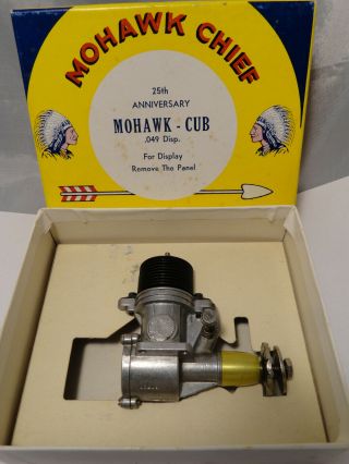 Vintage 1949 Mohawk Chief.  29 Model Airplane Engine W/box