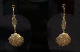 Vintage Gold Tone Sea Shell Dangle Clip On Earrings 1 1/2”