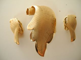 Vintage Giovanni Textured Leaf Gold - Tone Pin Brooch & Matching Earrings