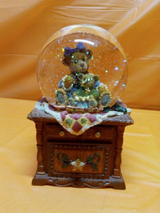 Vintage Boyd’s Bears Christmas Musical Snow Globe Music Box