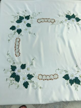 Vintage Spring Embroidered White Daisy Floral Cutwork Tablecloth 70 