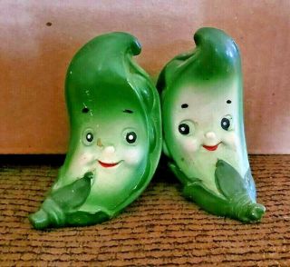 Cute Pea Pods Anthropomorphic Salt & Pepper Shakers Smiling Faces Vintage