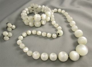 Vintage White Moon Glow Lucite Beads Set Necklace Bracelet Earrings 2040b