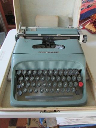Vintage 1960’s Olivetti Underwood Fine Typewriter Hard Case No Sticking