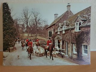 Vintage Hunting Scene Postcard Cotswold Hunt Mill Inn Withington