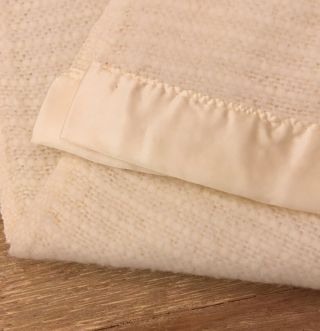 Vintage Ivory TWIN Acrylic Waffle Weave Blanket Satin Trim Approximately 84x68 2