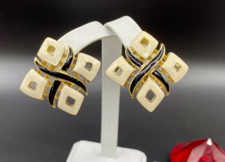 Vintage TRIFARI TM Gold Tone Black White XO Enamel Cutout Clip Earrings 3